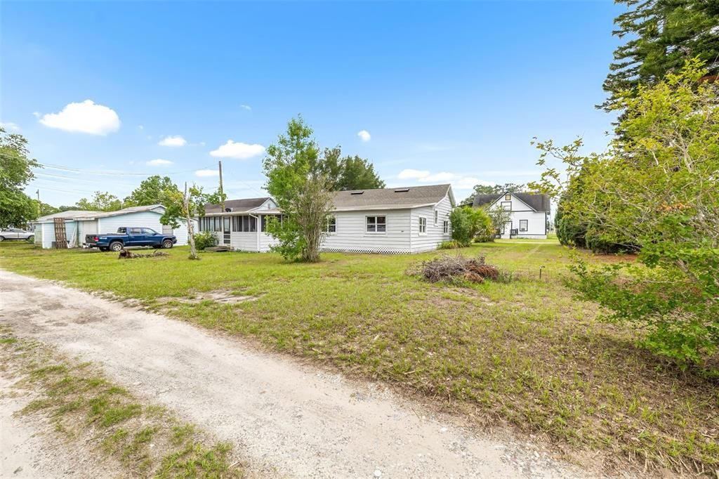 合同活跃: $250,000 (3 贝兹, 2 浴室, 1550 平方英尺)