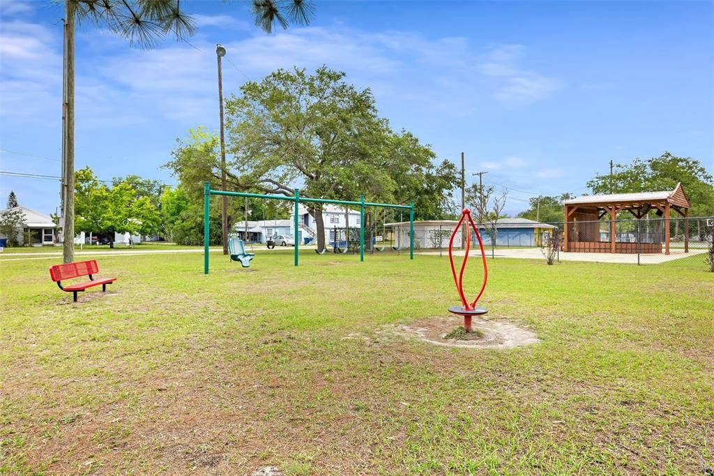 合同活跃: $250,000 (3 贝兹, 2 浴室, 1550 平方英尺)