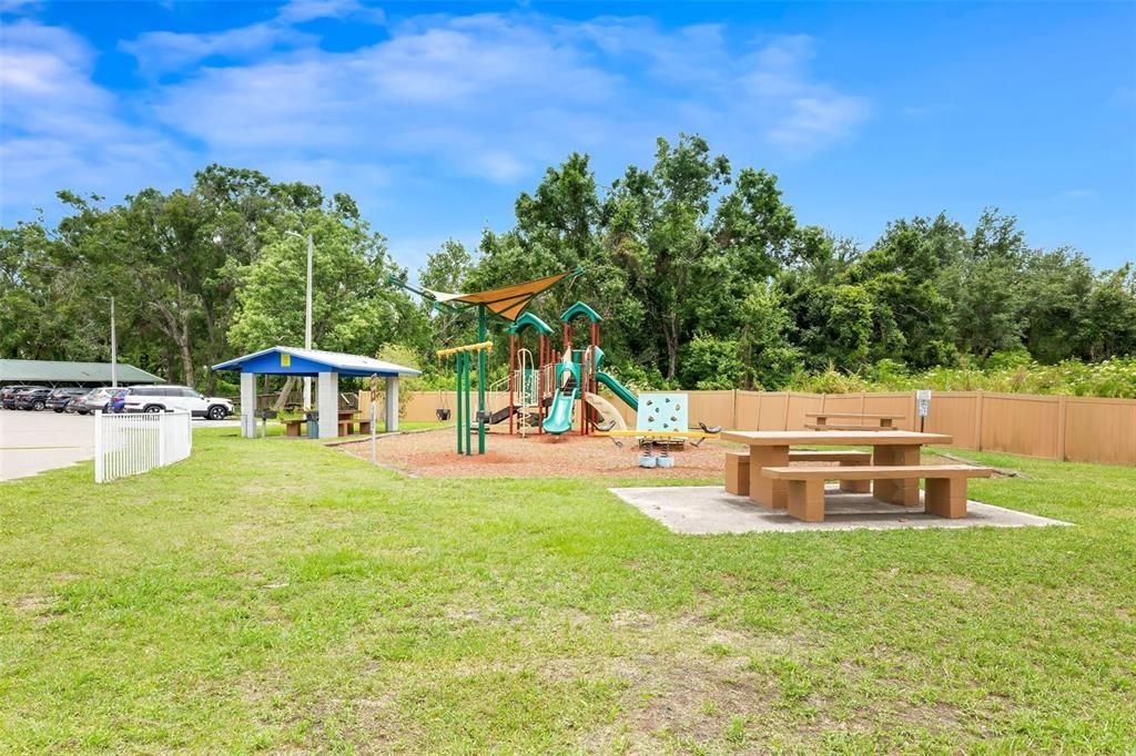 合同活跃: $250,000 (3 贝兹, 2 浴室, 1550 平方英尺)