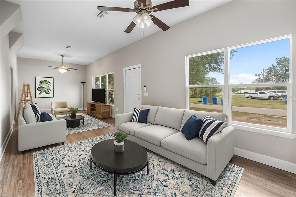 合同活跃: $250,000 (3 贝兹, 2 浴室, 1550 平方英尺)