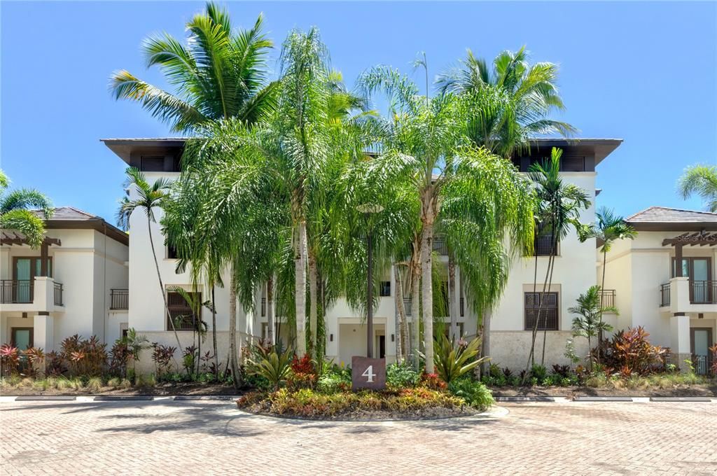 For Rent: $16,500 (3 beds, 3 baths, 2765 Square Feet)