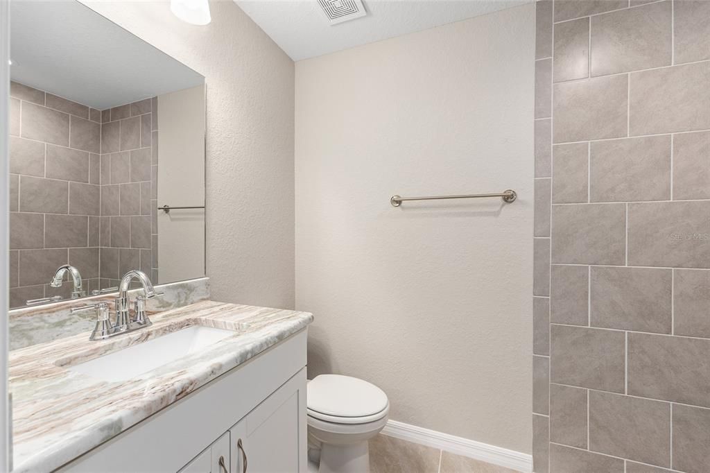 合同活跃: $219,000 (3 贝兹, 2 浴室, 1089 平方英尺)