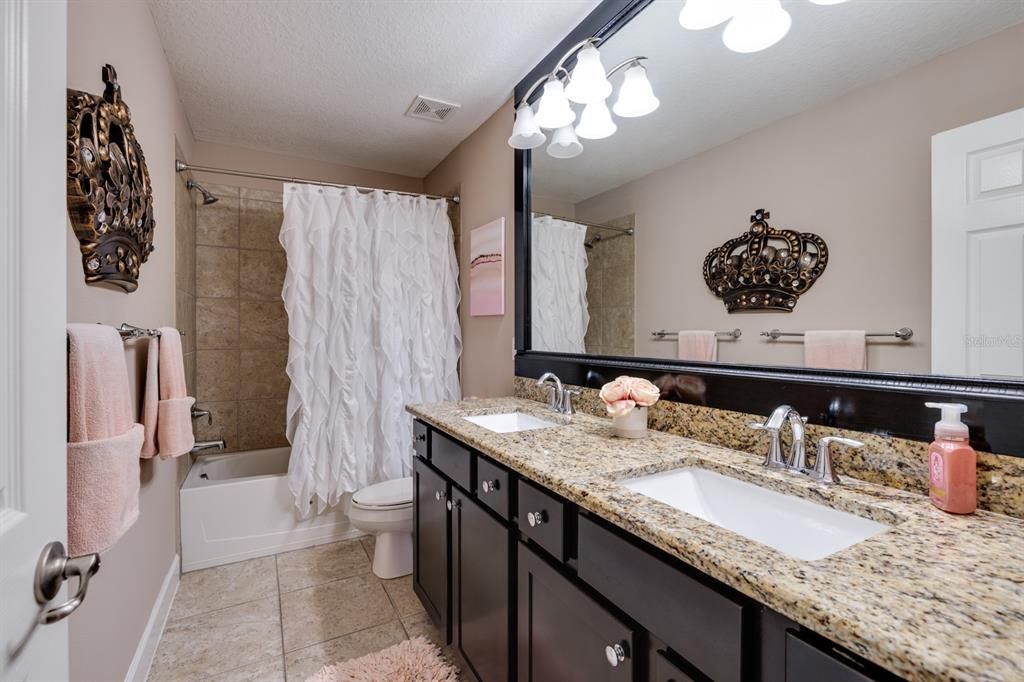 For Sale: $949,000 (5 beds, 4 baths, 3358 Square Feet)