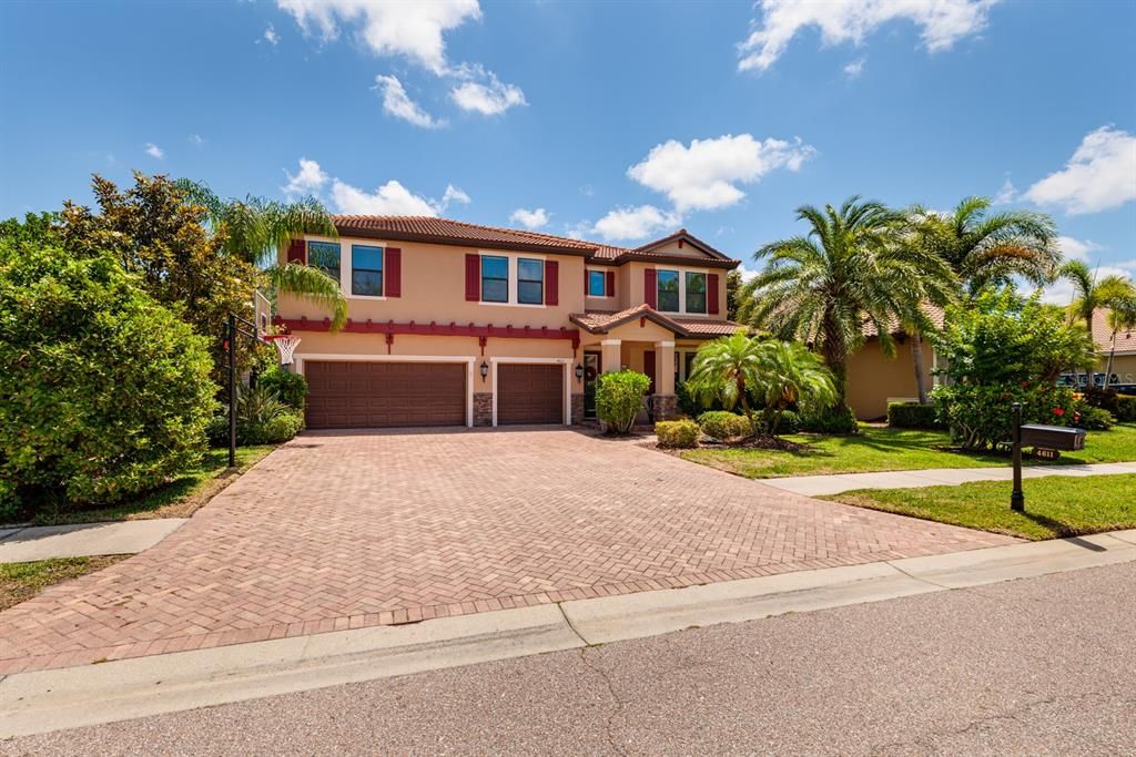For Sale: $949,000 (5 beds, 4 baths, 3358 Square Feet)