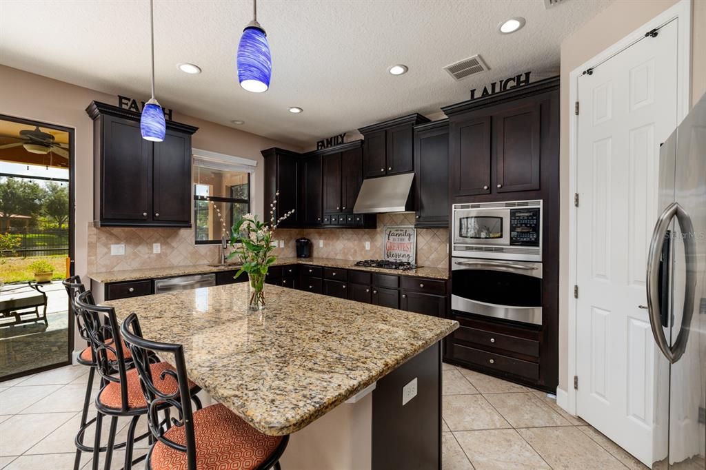 For Sale: $949,000 (5 beds, 4 baths, 3358 Square Feet)