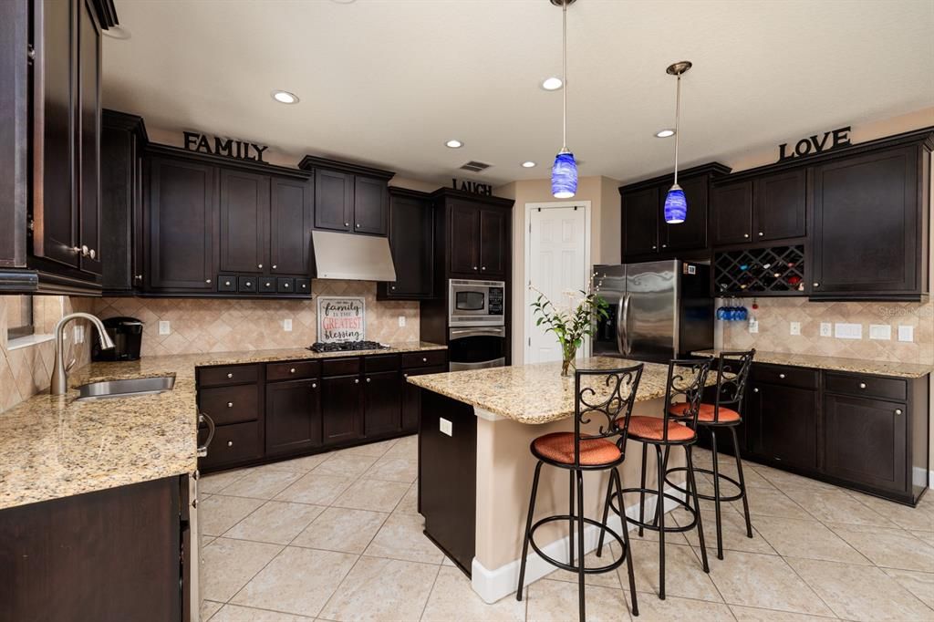 For Sale: $949,000 (5 beds, 4 baths, 3358 Square Feet)