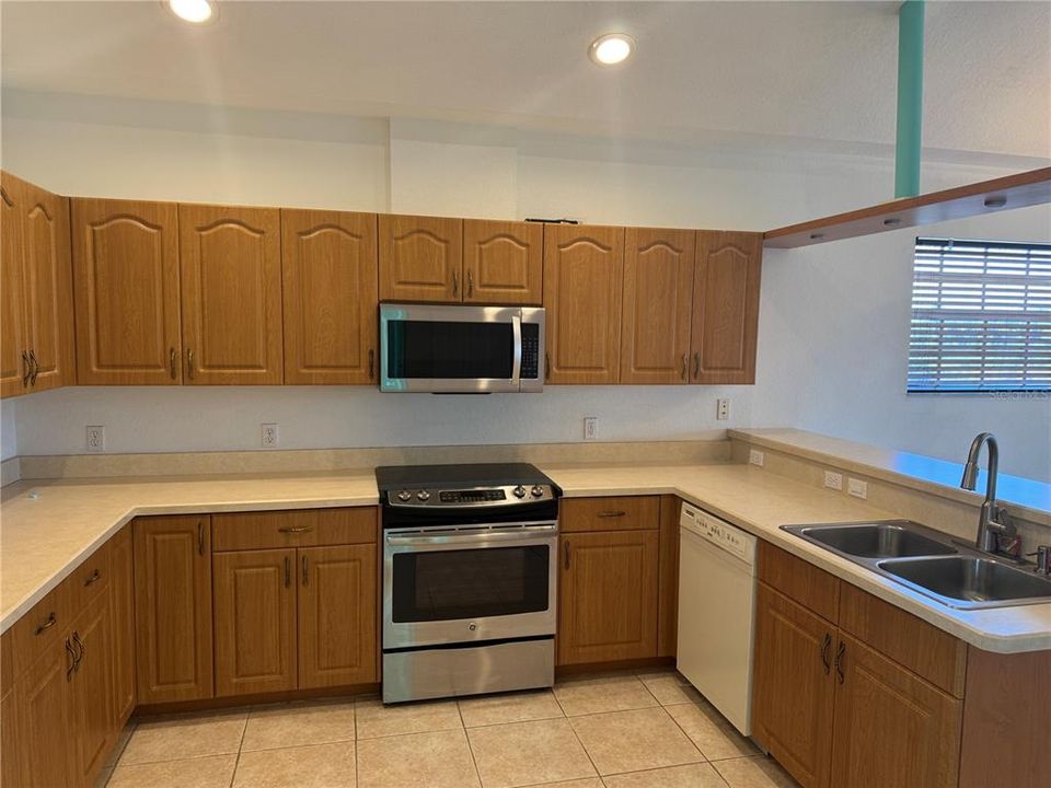 For Sale: $199,900 (3 beds, 2 baths, 1320 Square Feet)
