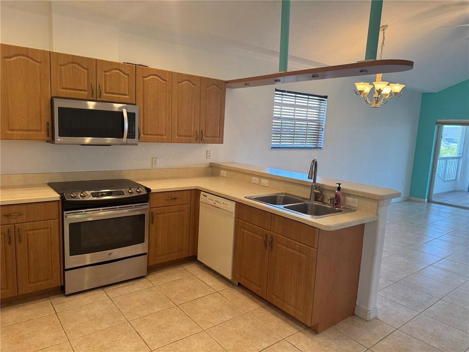 For Sale: $199,900 (3 beds, 2 baths, 1320 Square Feet)