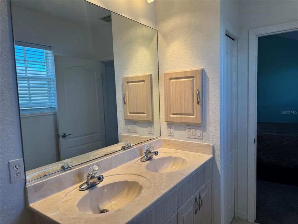 For Sale: $199,900 (3 beds, 2 baths, 1320 Square Feet)