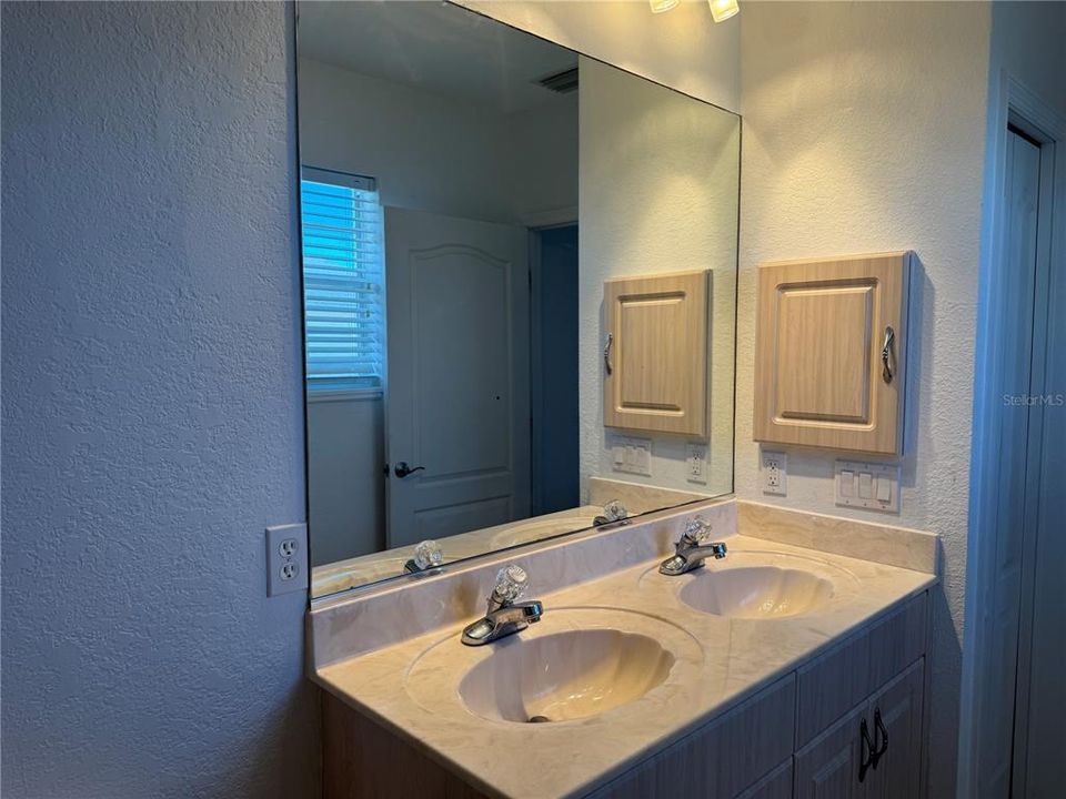 For Sale: $199,900 (3 beds, 2 baths, 1320 Square Feet)