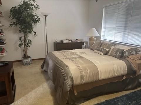 Activo con contrato: $469,000 (4 camas, 2 baños, 2900 Pies cuadrados)