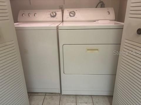 Activo con contrato: $469,000 (4 camas, 2 baños, 2900 Pies cuadrados)