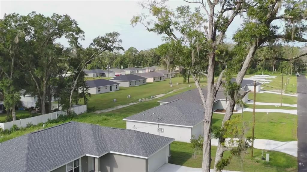 合同活跃: $215,000 (3 贝兹, 2 浴室, 1089 平方英尺)