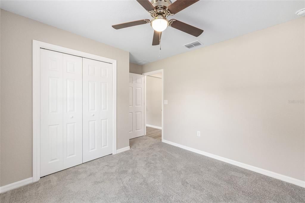 合同活跃: $215,000 (3 贝兹, 2 浴室, 1089 平方英尺)