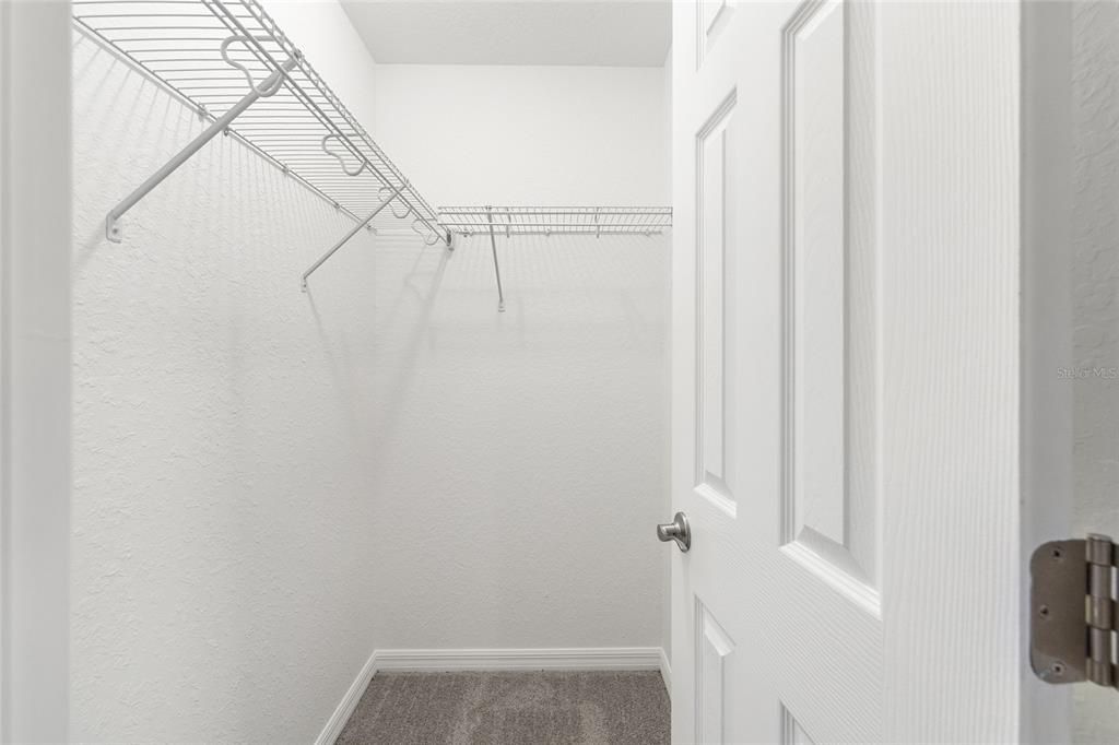 合同活跃: $215,000 (3 贝兹, 2 浴室, 1089 平方英尺)