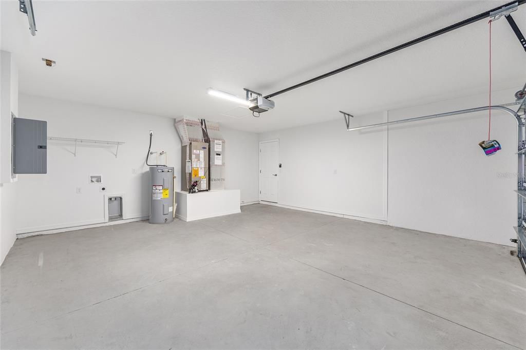 合同活跃: $215,000 (3 贝兹, 2 浴室, 1089 平方英尺)