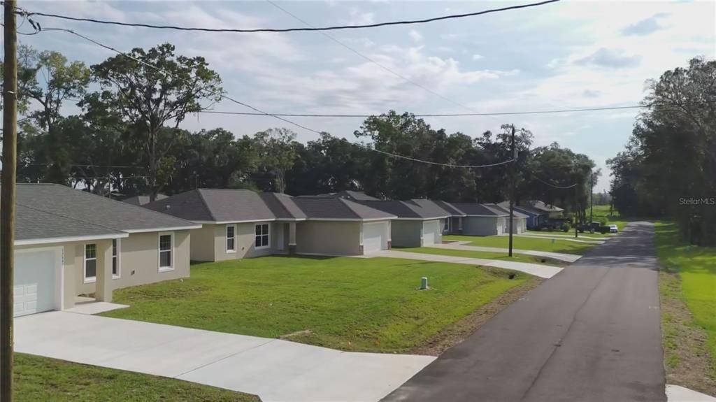 合同活跃: $215,000 (3 贝兹, 2 浴室, 1089 平方英尺)