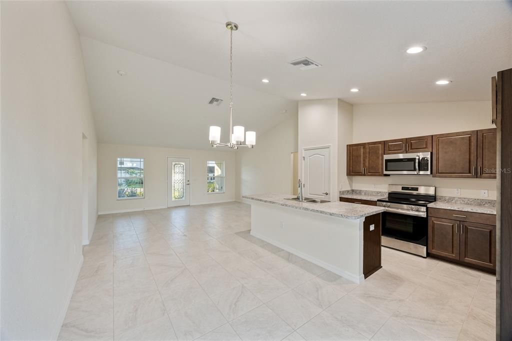 For Sale: $365,000 (3 beds, 2 baths, 1621 Square Feet)