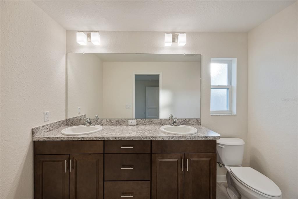 For Sale: $365,000 (3 beds, 2 baths, 1621 Square Feet)