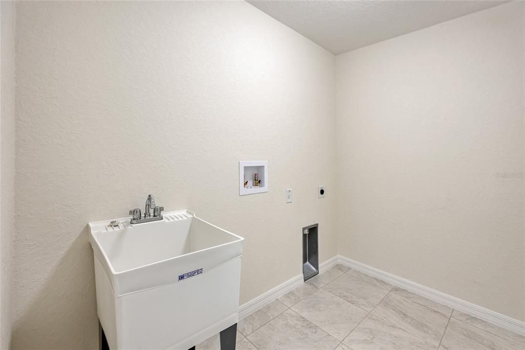 For Sale: $365,000 (3 beds, 2 baths, 1621 Square Feet)