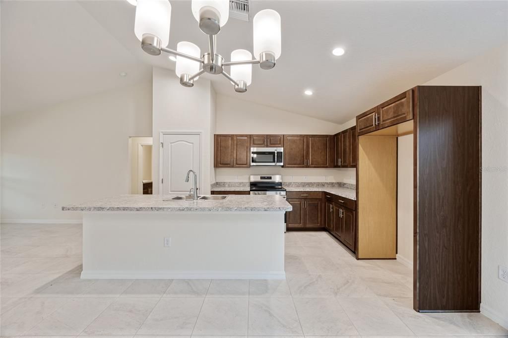 For Sale: $365,000 (3 beds, 2 baths, 1621 Square Feet)