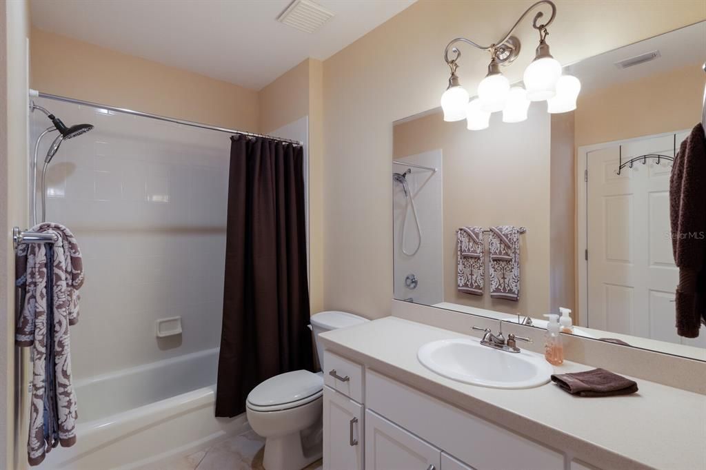 For Sale: $299,900 (2 beds, 2 baths, 1431 Square Feet)