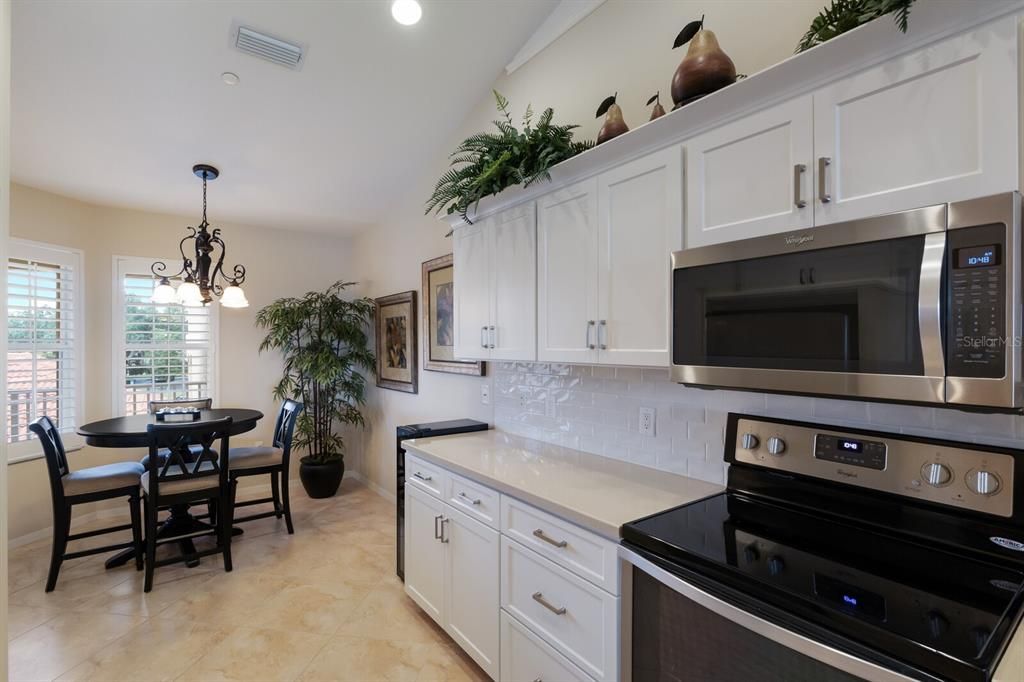For Sale: $299,900 (2 beds, 2 baths, 1431 Square Feet)