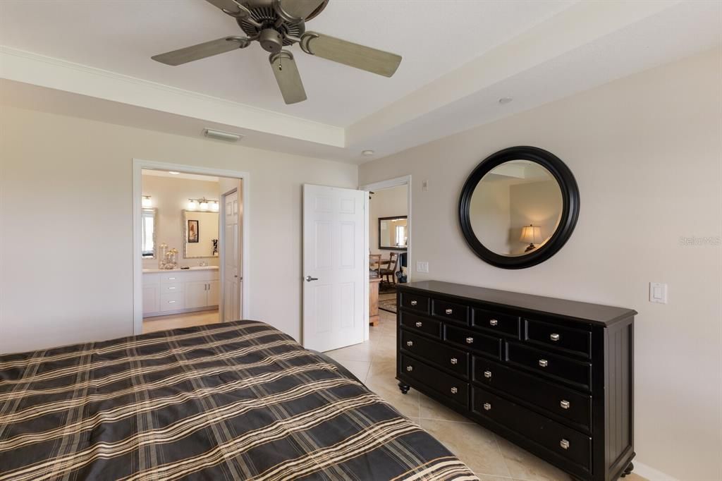 For Sale: $299,900 (2 beds, 2 baths, 1431 Square Feet)