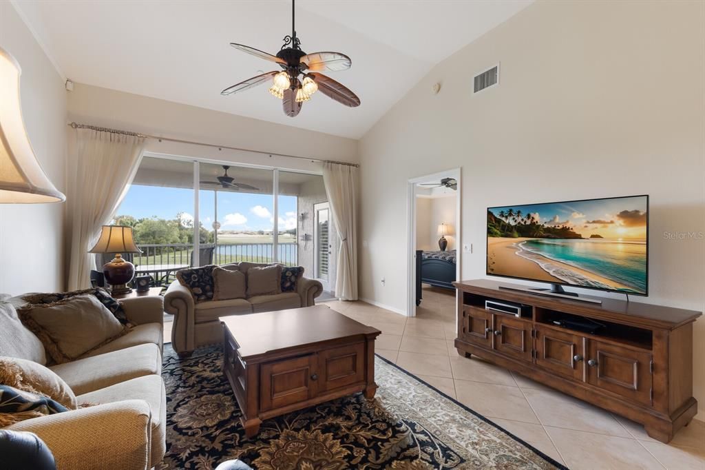 For Sale: $299,900 (2 beds, 2 baths, 1431 Square Feet)