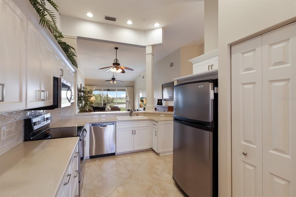 For Sale: $299,900 (2 beds, 2 baths, 1431 Square Feet)