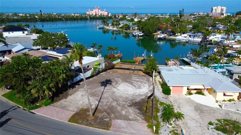 En Venta: $1,500,000 (0.18 acres)