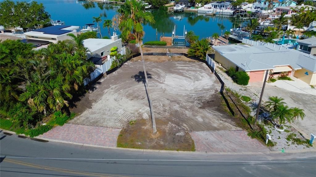 En Venta: $1,500,000 (0.18 acres)