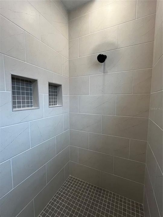 Под контрактом: $587,210 (5 спален, 3 ванн, 3076 Квадратных фут)