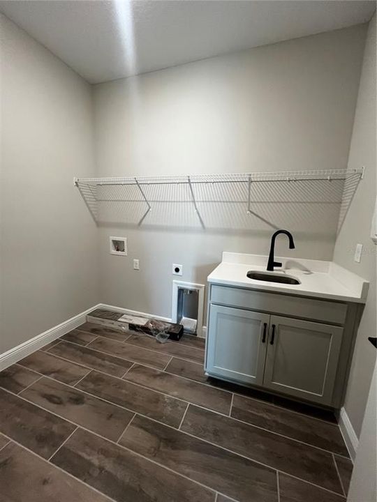 Под контрактом: $587,210 (5 спален, 3 ванн, 3076 Квадратных фут)