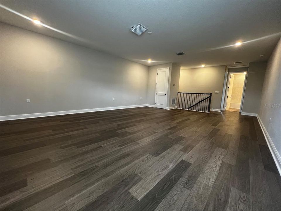 Под контрактом: $587,210 (5 спален, 3 ванн, 3076 Квадратных фут)