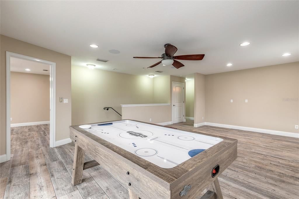 合同活跃: $749,000 (4 贝兹, 3 浴室, 3040 平方英尺)