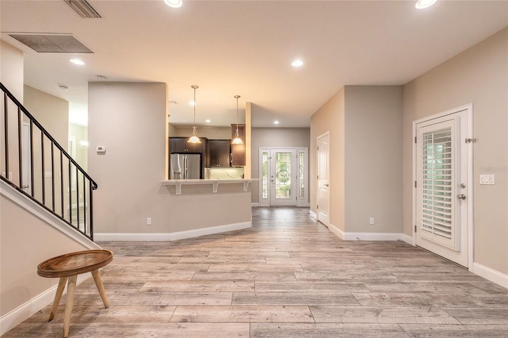 合同活跃: $749,000 (4 贝兹, 3 浴室, 3040 平方英尺)