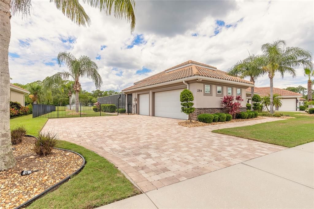 合同活跃: $749,000 (4 贝兹, 3 浴室, 3040 平方英尺)