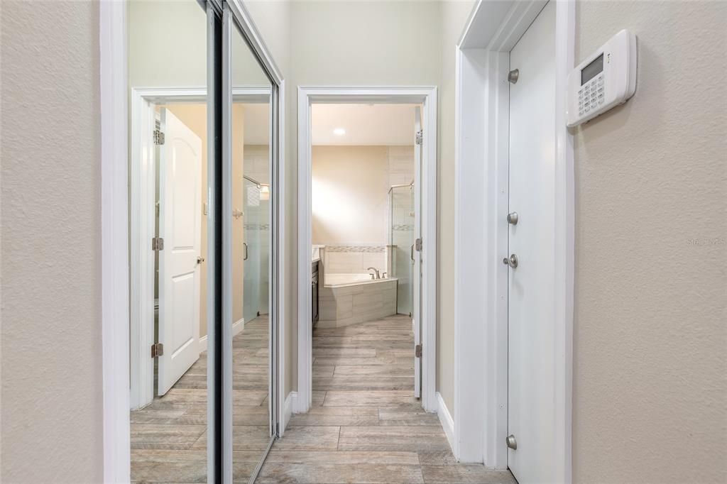 合同活跃: $749,000 (4 贝兹, 3 浴室, 3040 平方英尺)