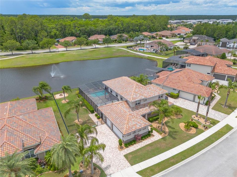 合同活跃: $749,000 (4 贝兹, 3 浴室, 3040 平方英尺)