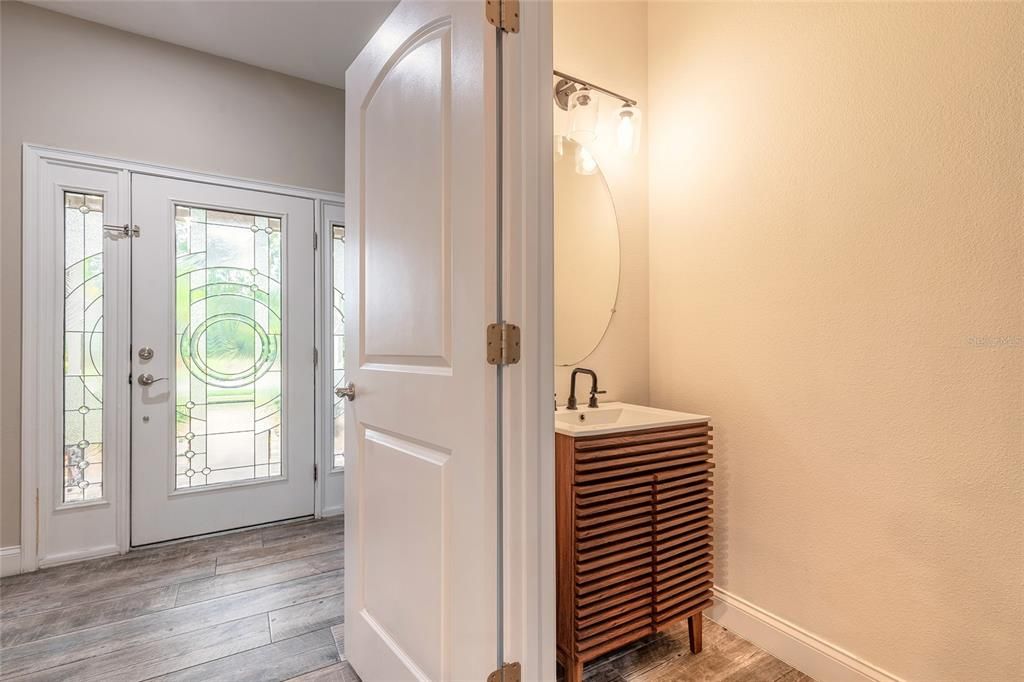 合同活跃: $749,000 (4 贝兹, 3 浴室, 3040 平方英尺)