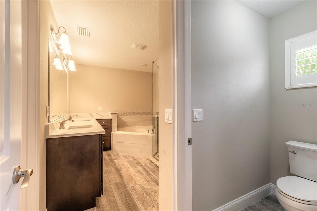 合同活跃: $749,000 (4 贝兹, 3 浴室, 3040 平方英尺)