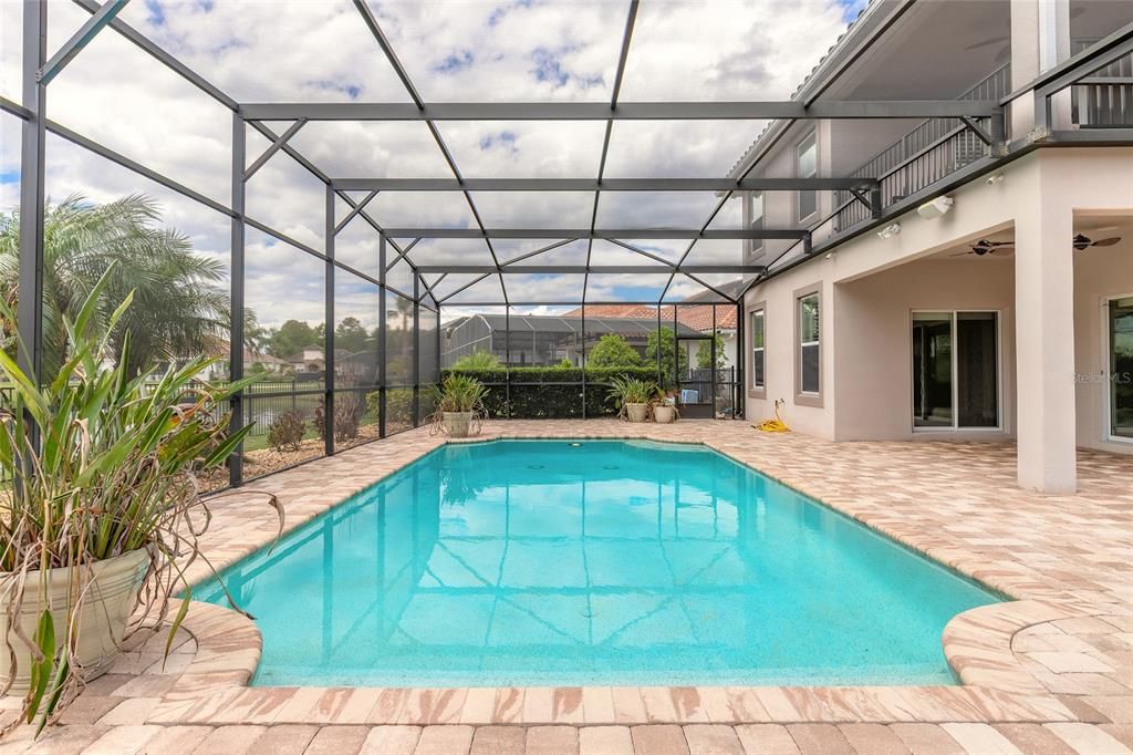 合同活跃: $749,000 (4 贝兹, 3 浴室, 3040 平方英尺)