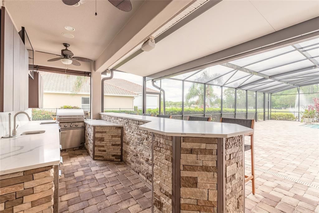 合同活跃: $749,000 (4 贝兹, 3 浴室, 3040 平方英尺)