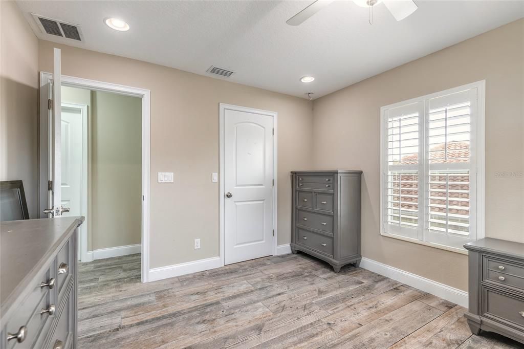 合同活跃: $749,000 (4 贝兹, 3 浴室, 3040 平方英尺)