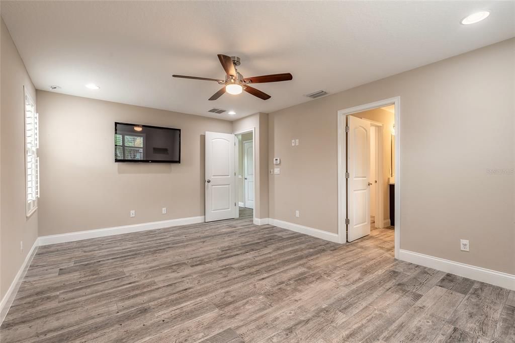 合同活跃: $749,000 (4 贝兹, 3 浴室, 3040 平方英尺)