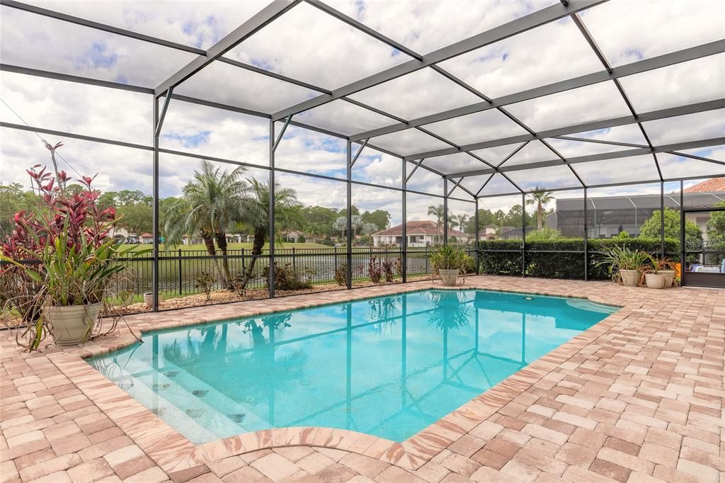 合同活跃: $749,000 (4 贝兹, 3 浴室, 3040 平方英尺)