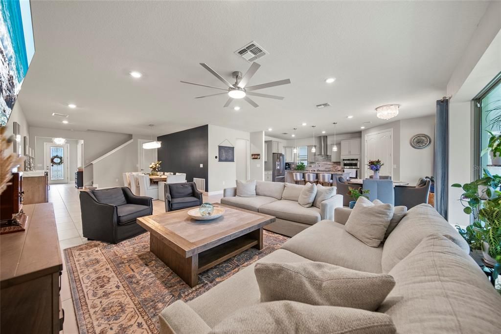 На продажу: $799,999 (6 спален, 3 ванн, 4190 Квадратных фут)