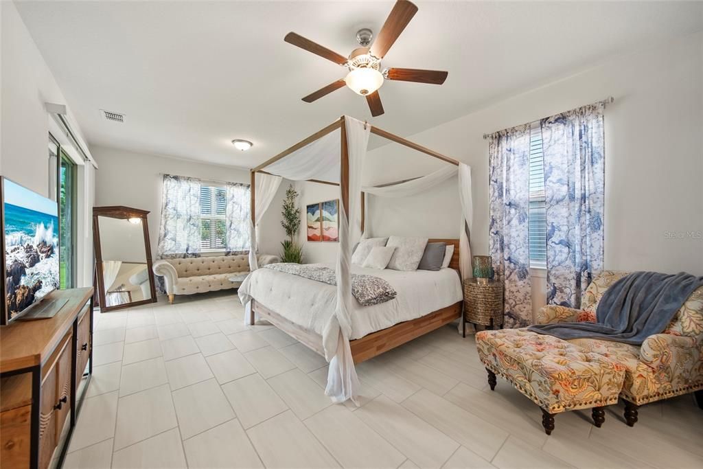 На продажу: $799,999 (6 спален, 3 ванн, 4190 Квадратных фут)