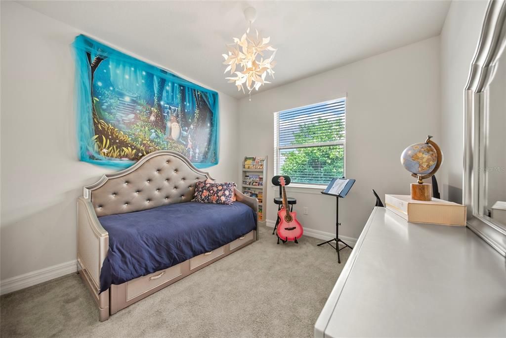 На продажу: $799,999 (6 спален, 3 ванн, 4190 Квадратных фут)